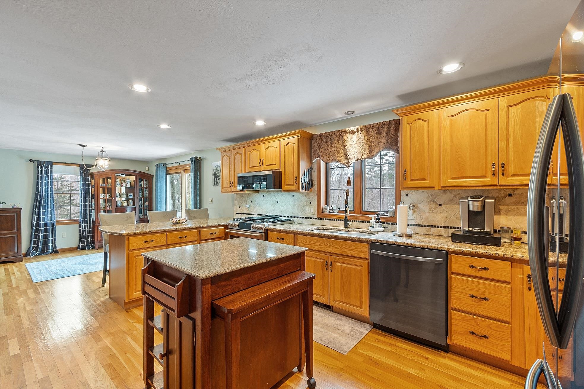 254 South Road Kensington, NH 03833 - Photo 7 of 46