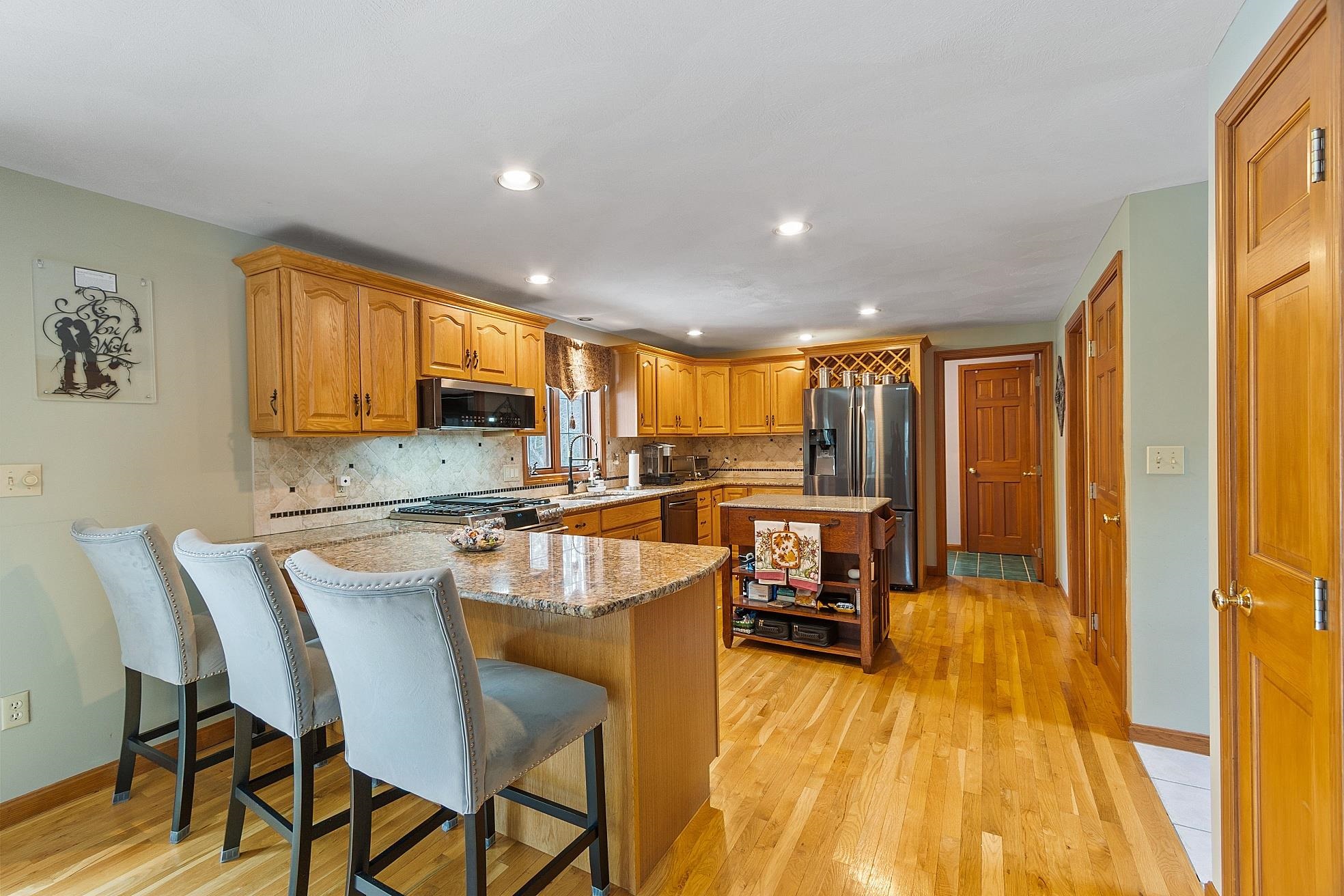 254 South Road Kensington, NH 03833 - Photo 7 of 40