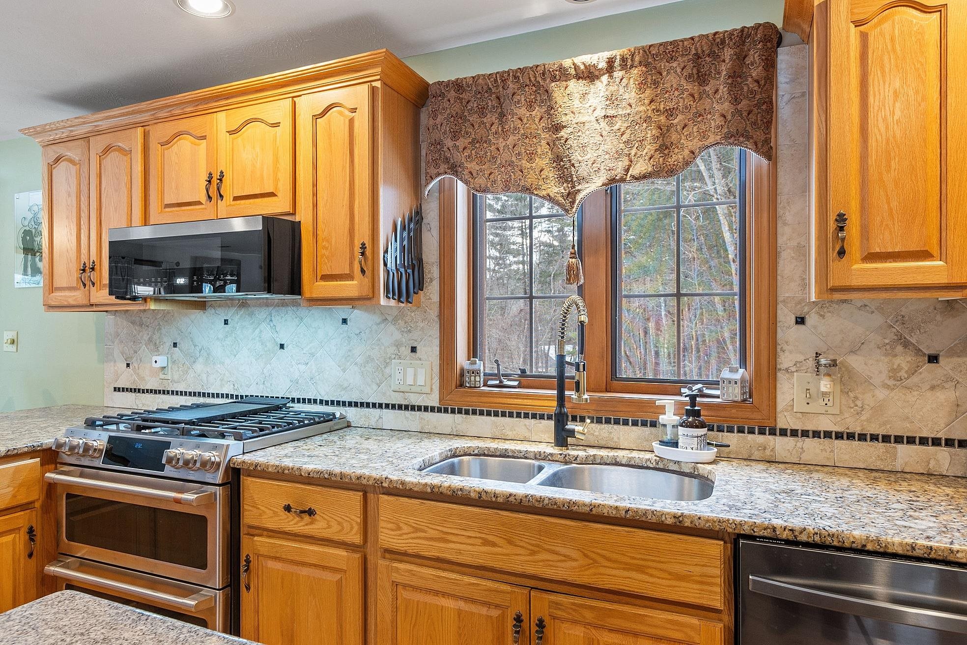 254 South Road Kensington, NH 03833 - Photo 8 of 40