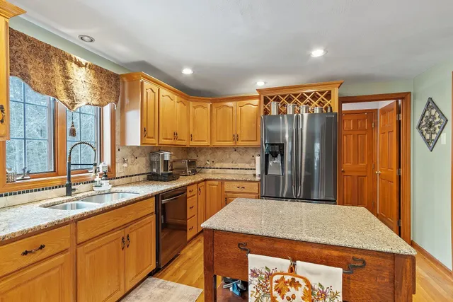 $739,900 | 254 South Road, Kensington, NH 03833