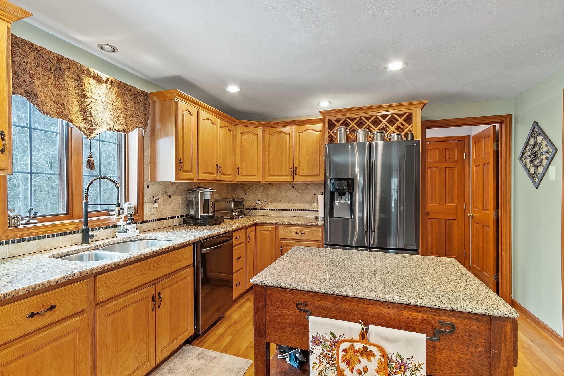 254 South Road Kensington, NH 03833 - Photo 9 of 40