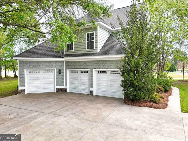a view of a house with a yard and garage