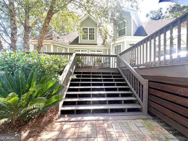 a view of entryway with a front door