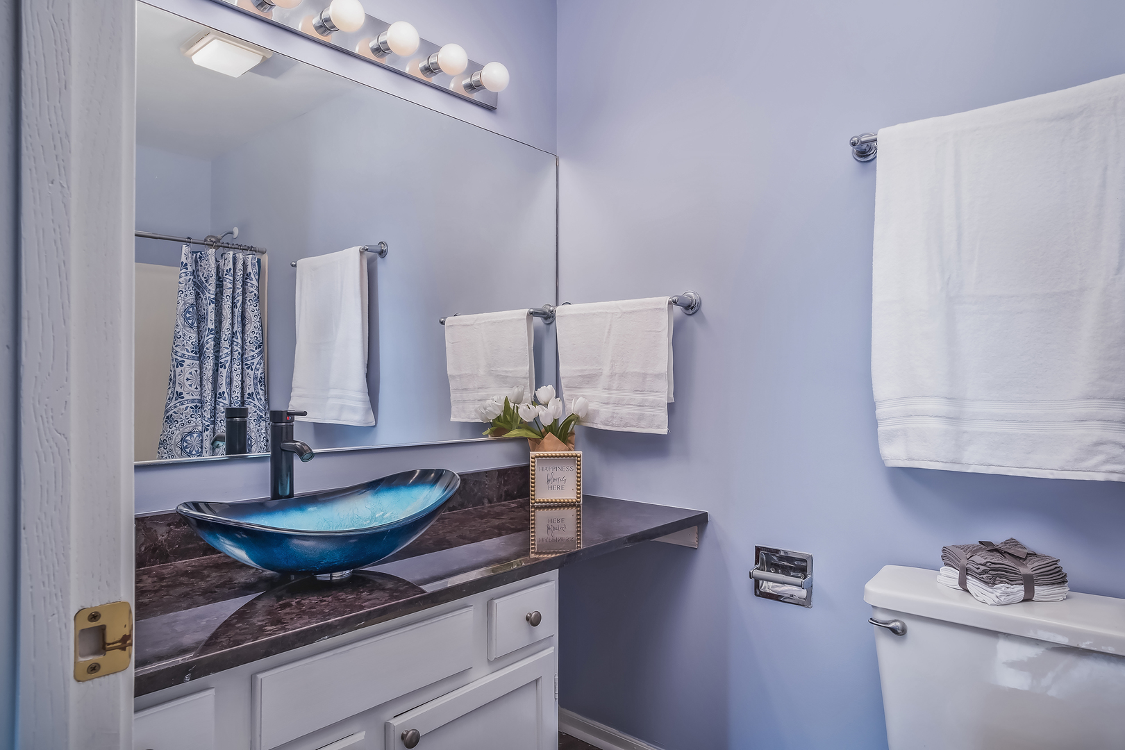 2860 Bridgeport Lane Aurora, IL 60504 - Photo 18 of 19 a living room with furniture and a table