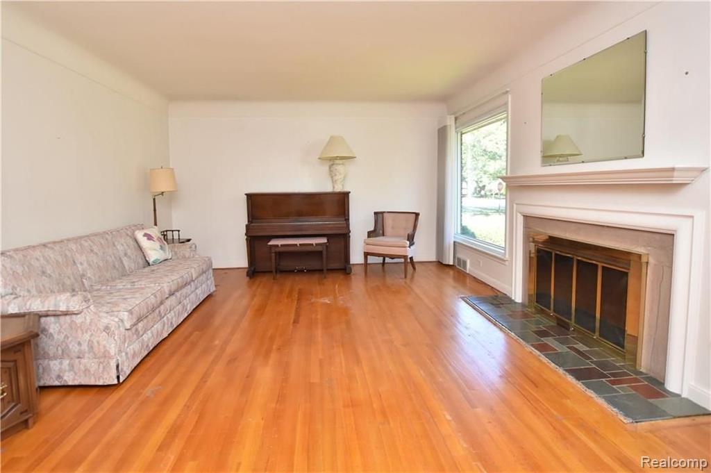 16279 Beverly Road Franklin, MI 48025 - Photo 5 of 38