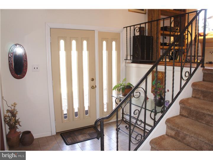691 Lenni Road Aston, PA 19014 - Photo 2 of 25 Foyer