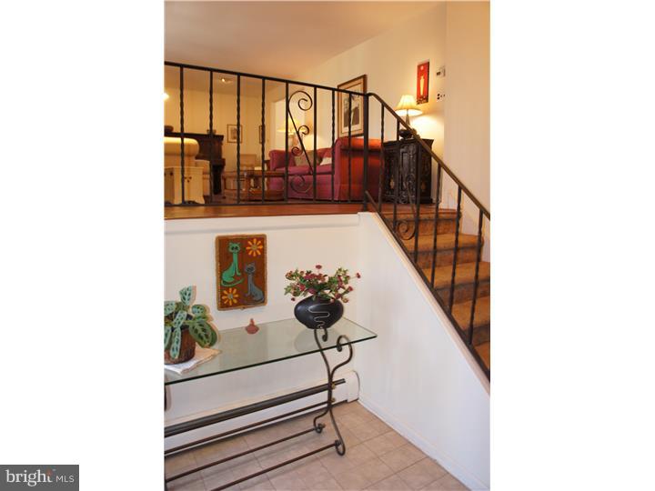 691 Lenni Road Aston, PA 19014 - Photo 3 of 25 Foyer