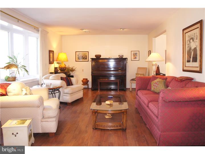 691 Lenni Road Aston, PA 19014 - Photo 5 of 25 Living Room