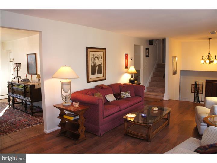 691 Lenni Road Aston, PA 19014 - Photo 6 of 25 Living Room