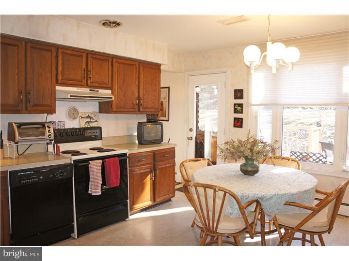691 Lenni Road Aston, PA 19014 - Photo 9 of 25 Kitchen