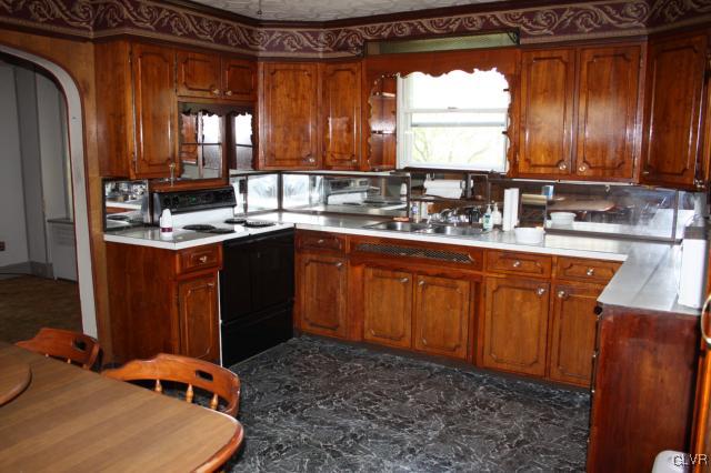 705 Ridge Street Bethlehem, PA 18015 - Photo 5 of 14 Gallery Image 5