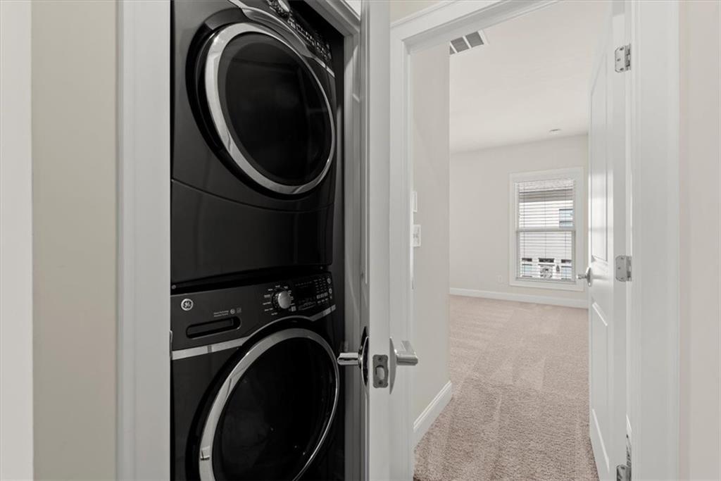 4217 Deming Circle Atlanta, GA 30342 - Photo 23 of 36 a utility room with dryer and washer