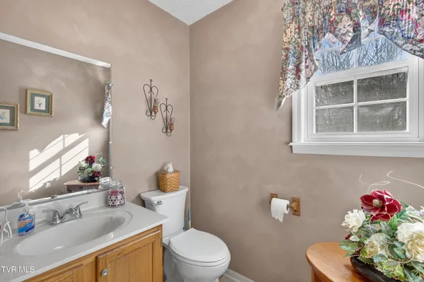 $324,900 | 18403 Ironwood Loop, Abingdon, VA 24210