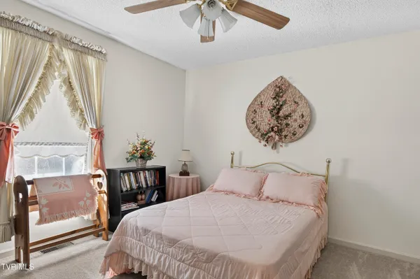 $324,900 | 18403 Ironwood Loop, Abingdon, VA 24210