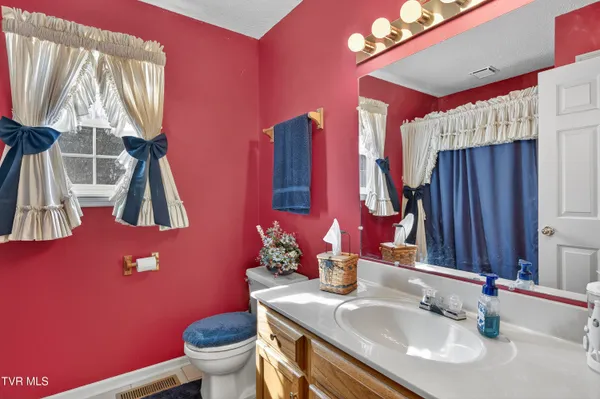 $324,900 | 18403 Ironwood Loop, Abingdon, VA 24210