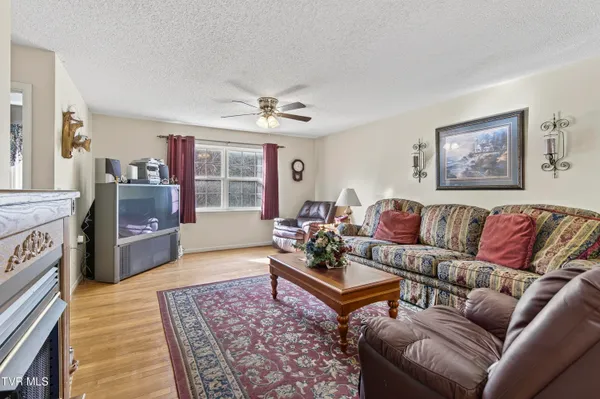 $324,900 | 18403 Ironwood Loop, Abingdon, VA 24210