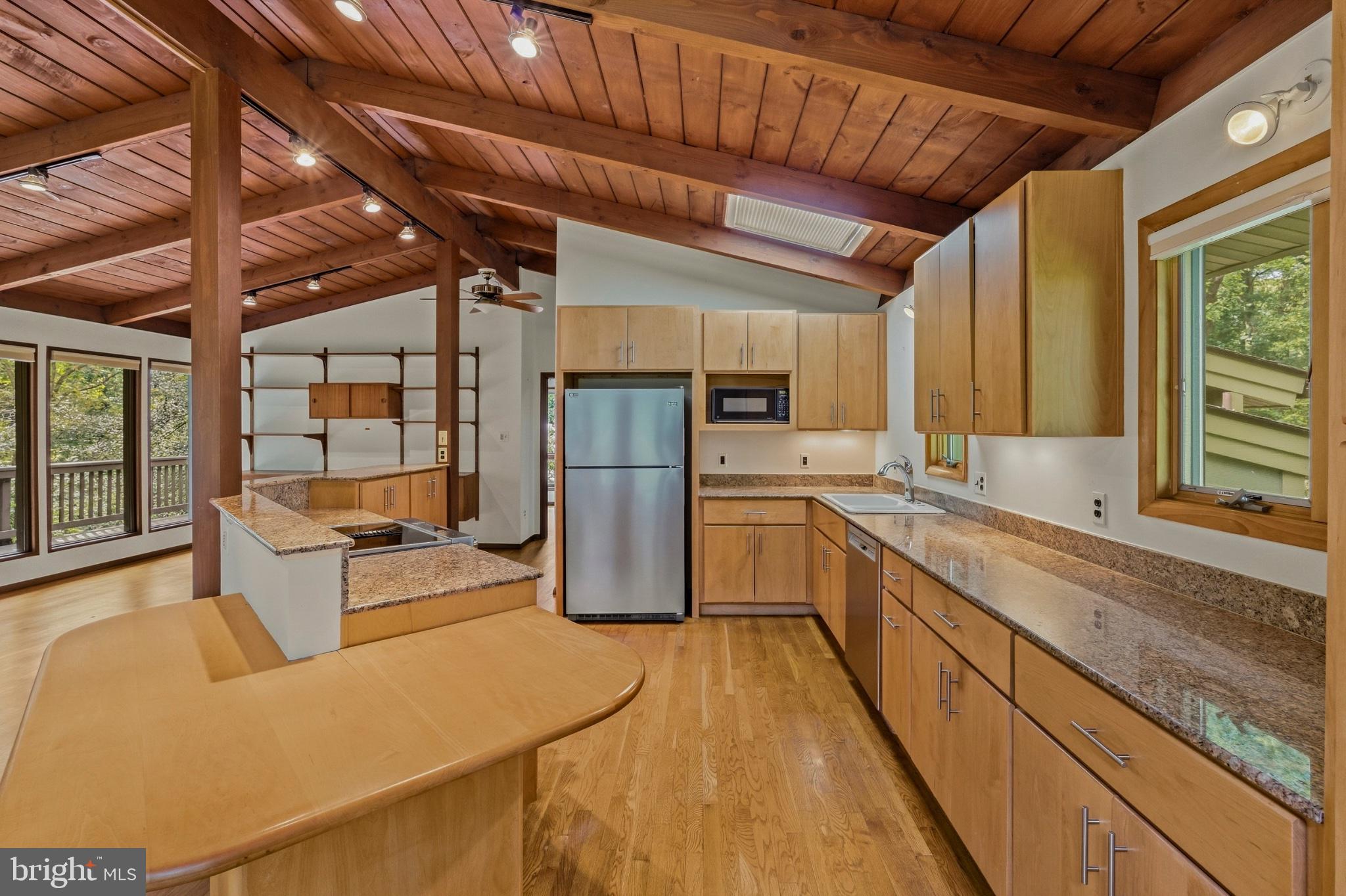 500 Walker Road Great Falls, VA 22066 - Photo 8 of 74 Gallery Image 8