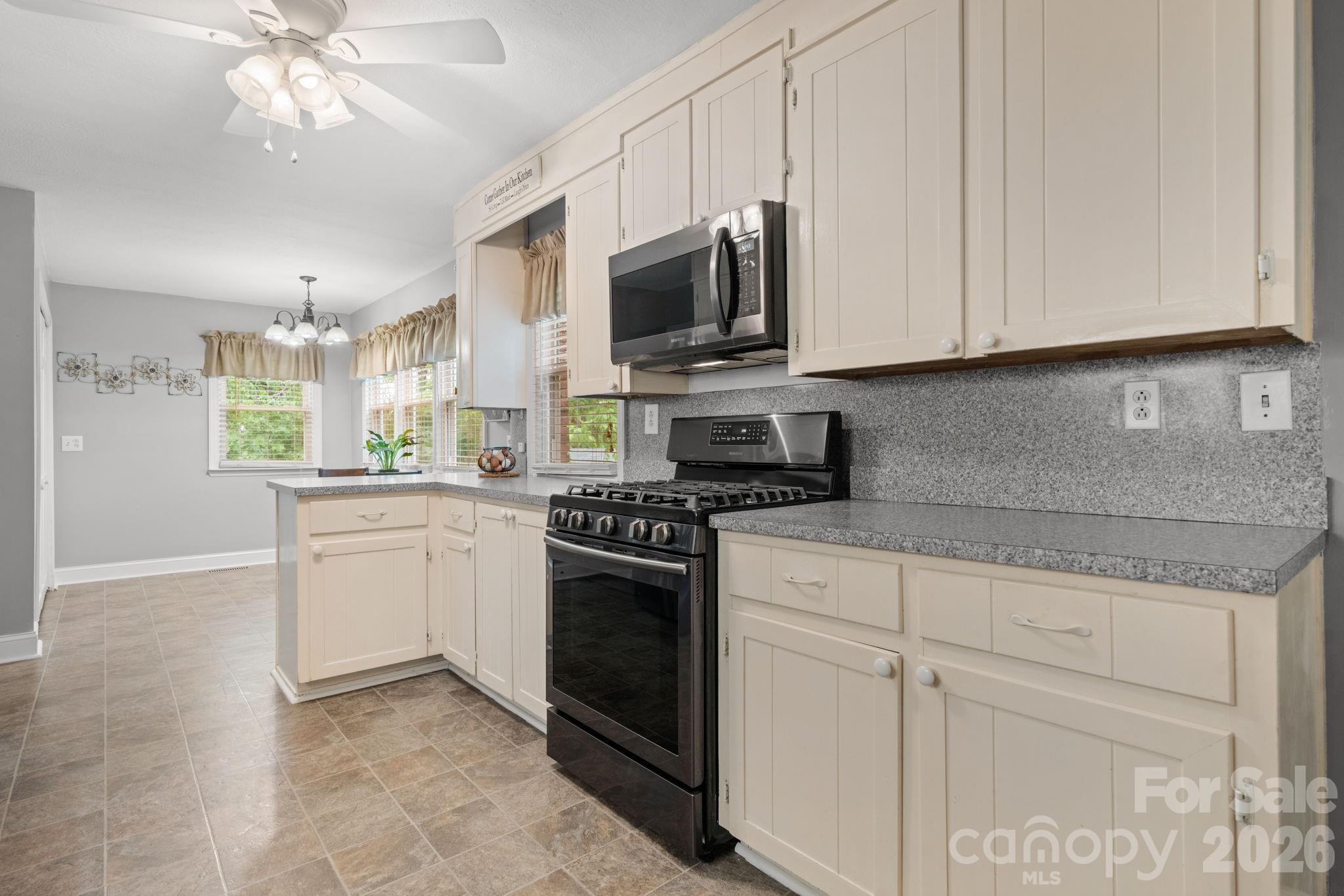 508 2nd Avenue Northeast Conover, NC 28613 - Photo 7 of 44
