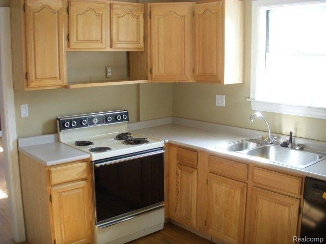 3046 Martell Street Rochester, MI 48309 - Photo 4 of 10 DSCN0780