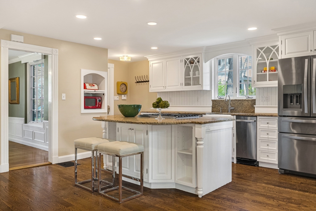 28 Emerson Road Wellesley, MA 02481 - Photo 2 of 21