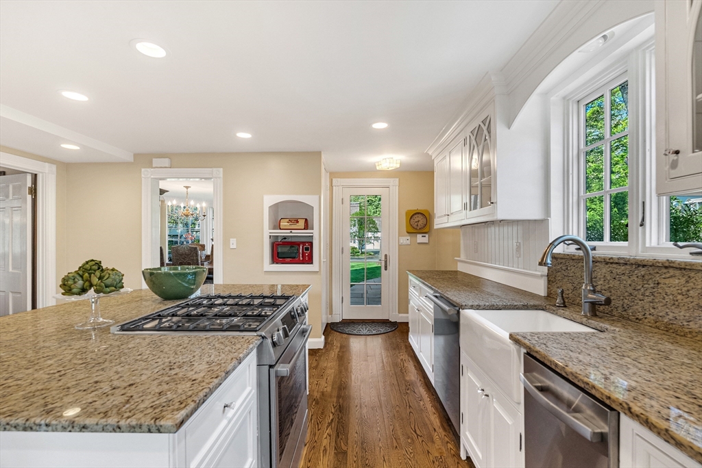 28 Emerson Road Wellesley, MA 02481 - Photo 3 of 21