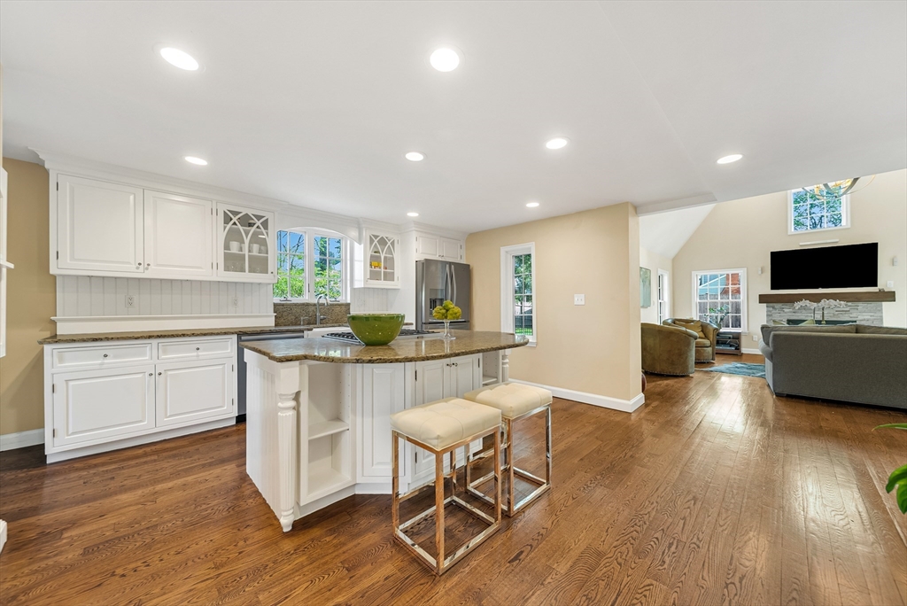 28 Emerson Road Wellesley, MA 02481 - Photo 4 of 21