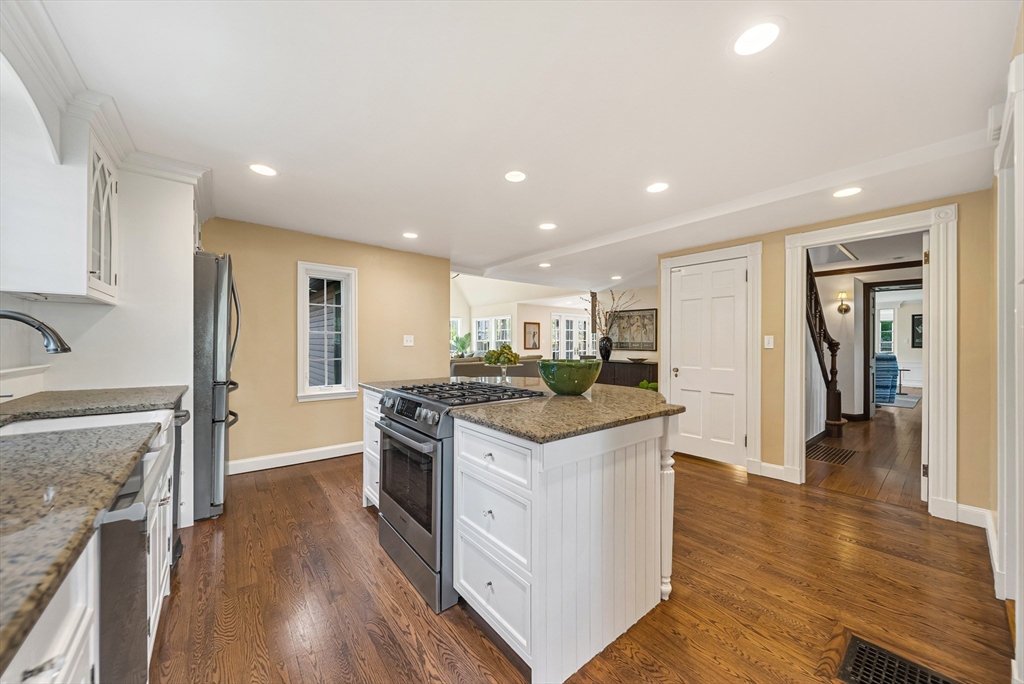 28 Emerson Road Wellesley, MA 02481 - Photo 5 of 21