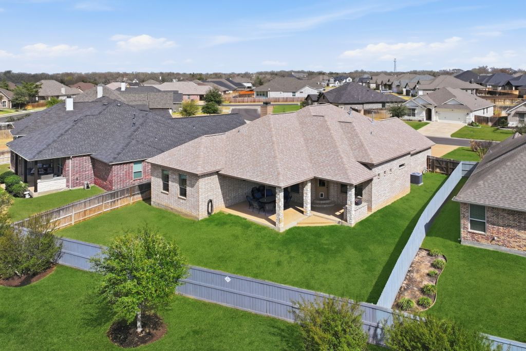 3516 Foxcroft Path Bryan, TX 77808 - Photo 4 of 39