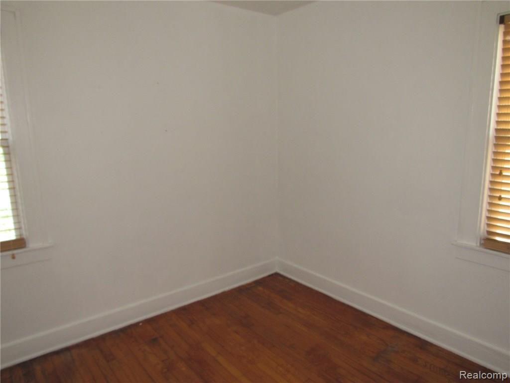 154 East Rundell Street Pontiac, MI 48342 - Photo 22 of 33 154 E RUNDELL PONTIAC (41).JPG