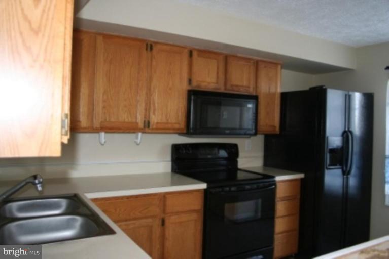 302 Ridgecrest Court Stafford, VA 22554 - Photo 8 of 18 Kitchen