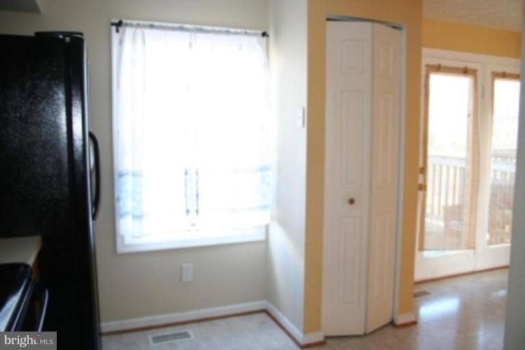 302 Ridgecrest Court Stafford, VA 22554 - Photo 10 of 18 Kitchen3