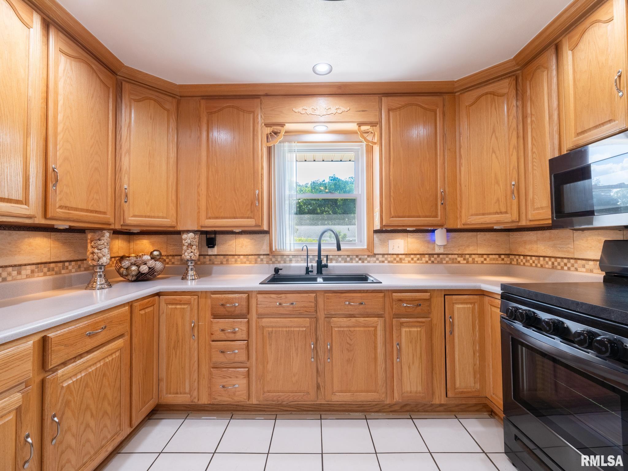 2721 North Rustic Ridge Drive Peoria, IL 61604 - Photo 18 of 52