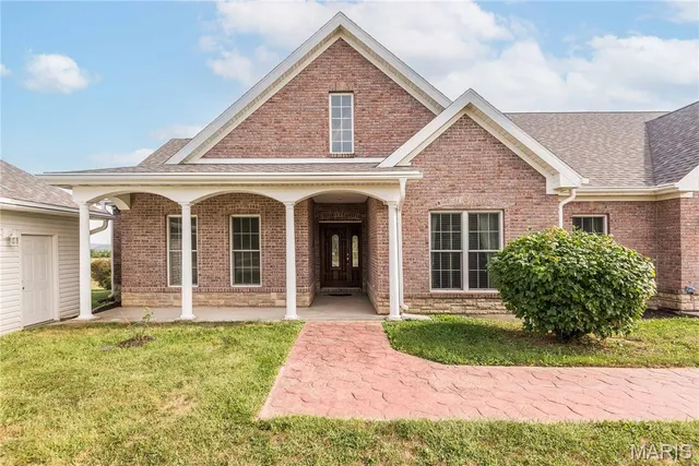 $590,000 | 5310 Tebbetts View Drive, Tebbetts, MO 65080