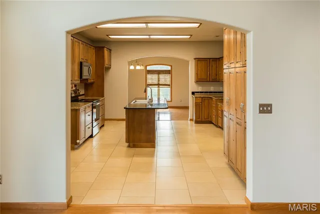 $590,000 | 5310 Tebbetts View Drive, Tebbetts, MO 65080