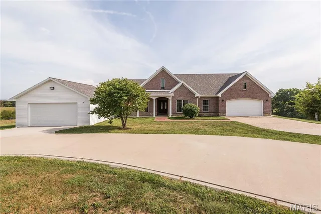 $590,000 | 5310 Tebbetts View Drive, Tebbetts, MO 65080