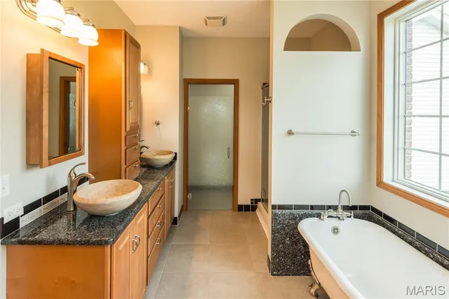 $590,000 | 5310 Tebbetts View Drive, Tebbetts, MO 65080