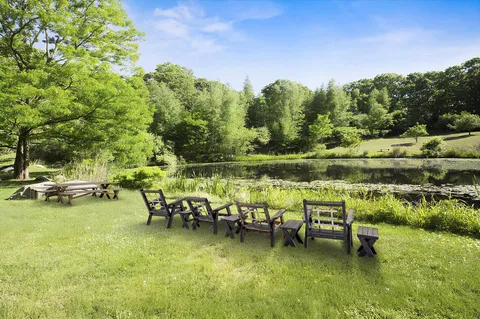 a view of yard with green space
