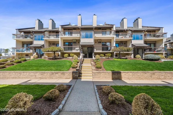 $439,000 | 806 West Ridge Mews, Unit 806, Wood-Ridge, NJ 07075