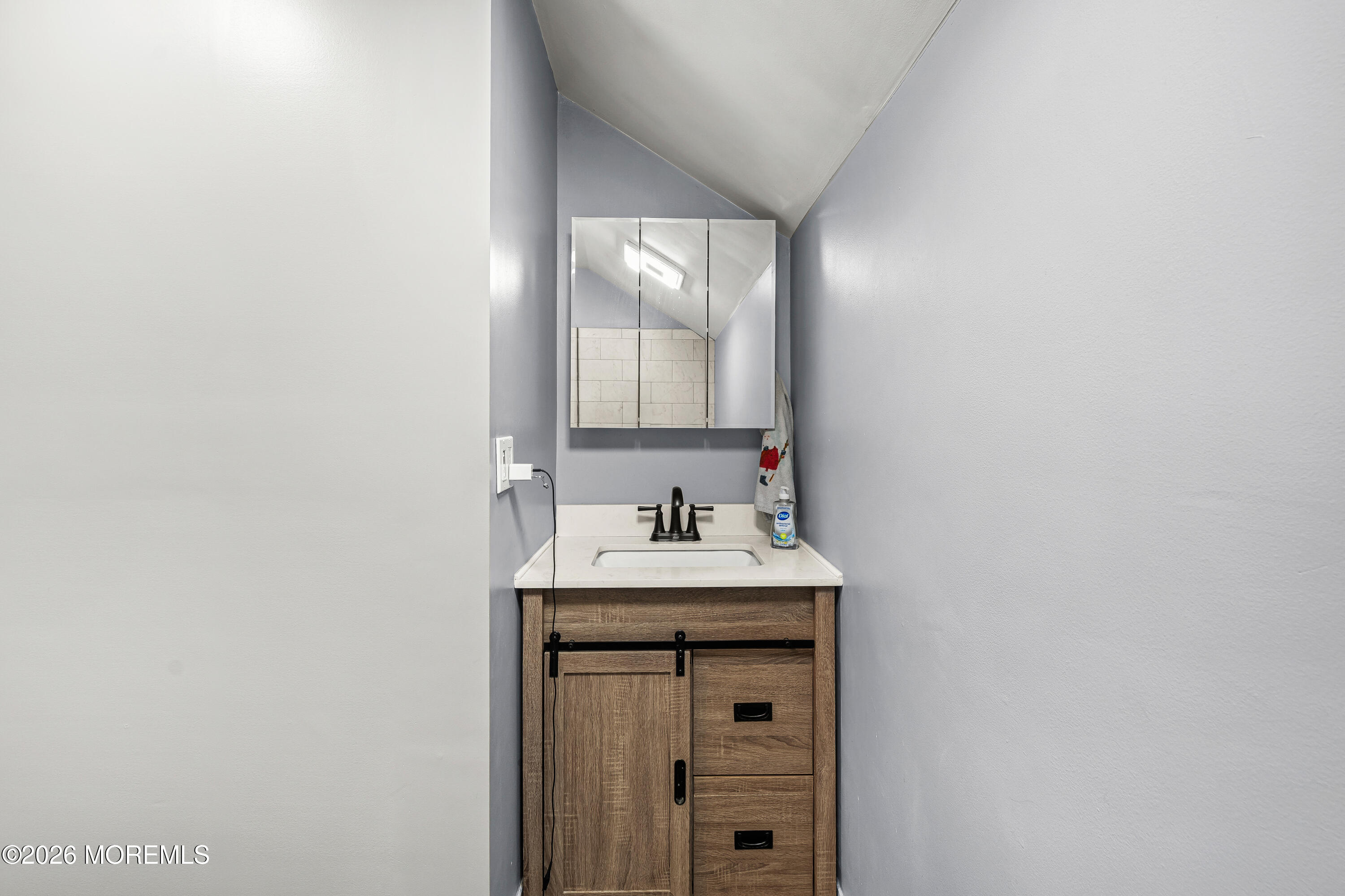 806 West Ridge Mews, Unit 806 Wood-Ridge, NJ 07075 - Photo 26 of 29 806 W Ridge Mews Woodridge - Interior-7