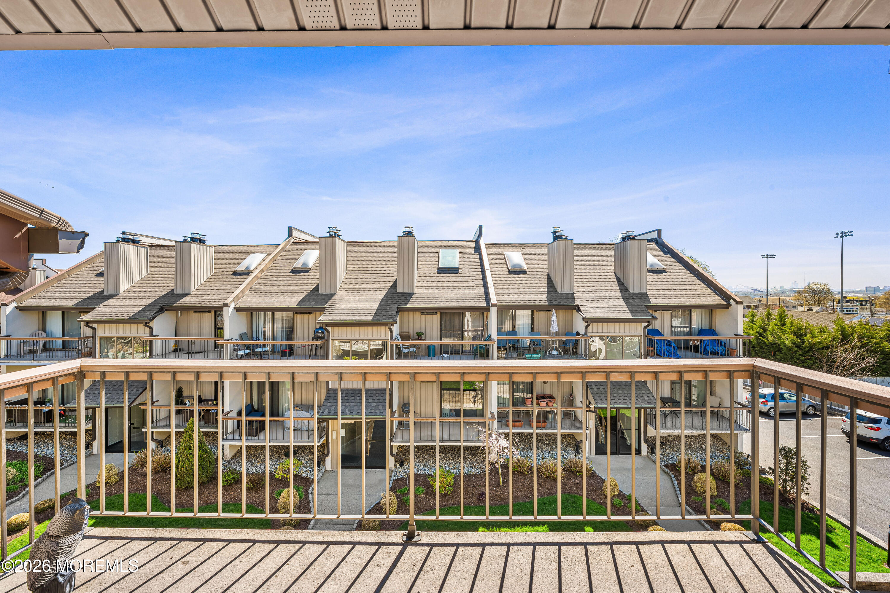 806 West Ridge Mews, Unit 806 Wood-Ridge, NJ 07075 - Photo 3 of 29 806 W Ridge Mews Woodridge - Interior-21