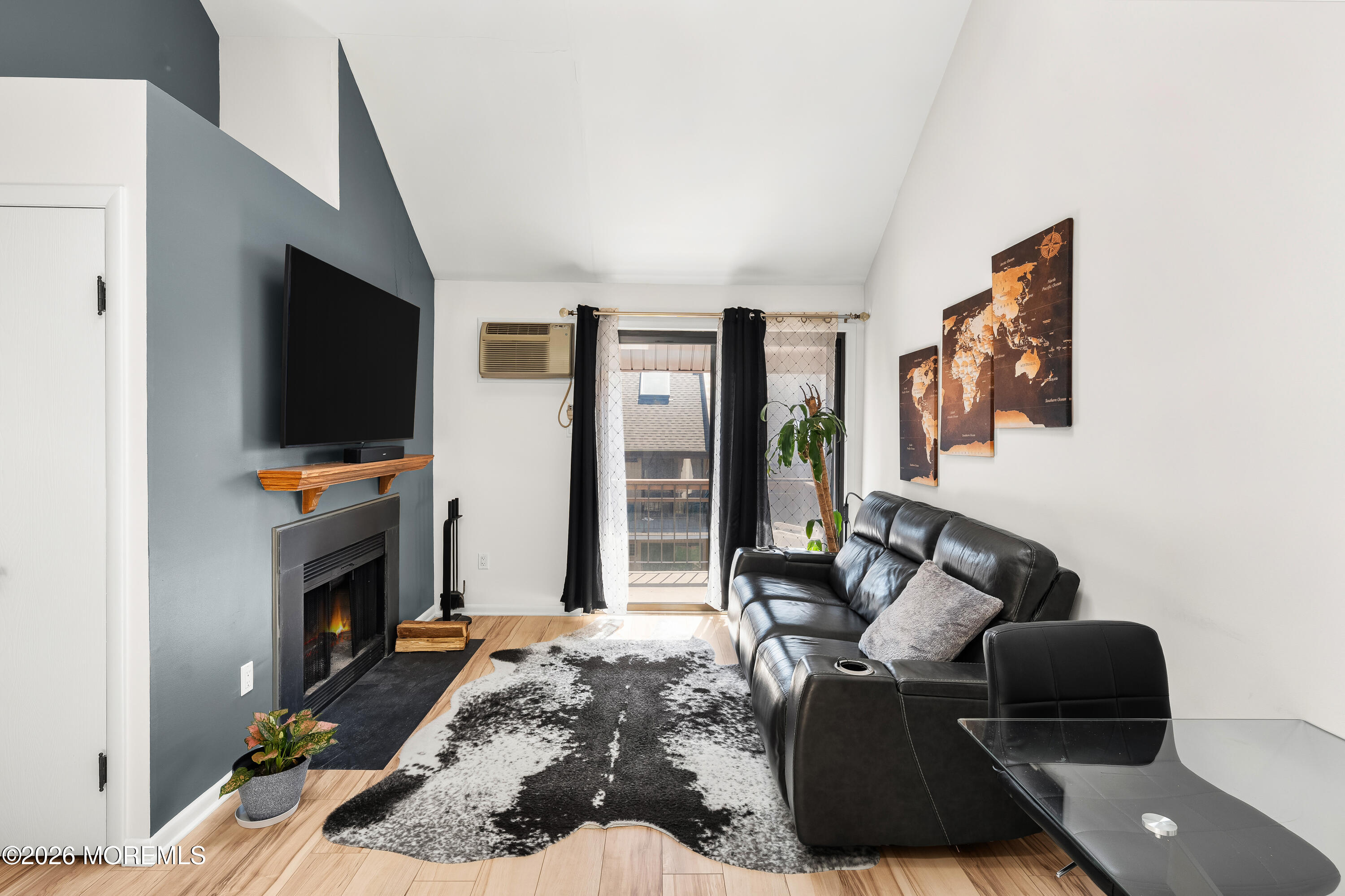 806 West Ridge Mews, Unit 806 Wood-Ridge, NJ 07075 - Photo 4 of 29 806 W Ridge Mews Woodridge - Interior-13