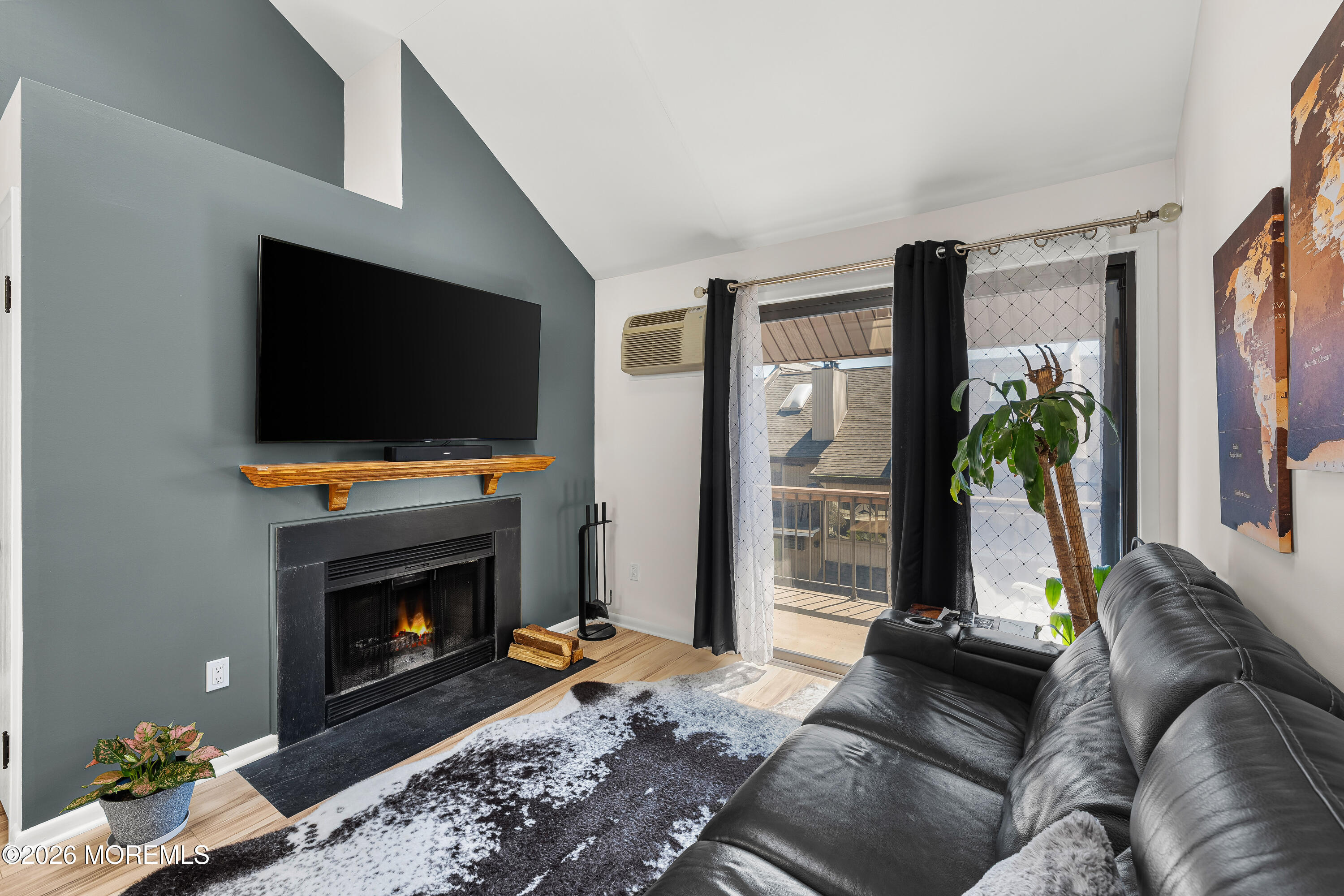 806 West Ridge Mews, Unit 806 Wood-Ridge, NJ 07075 - Photo 5 of 29 806 W Ridge Mews Woodridge - Interior-18