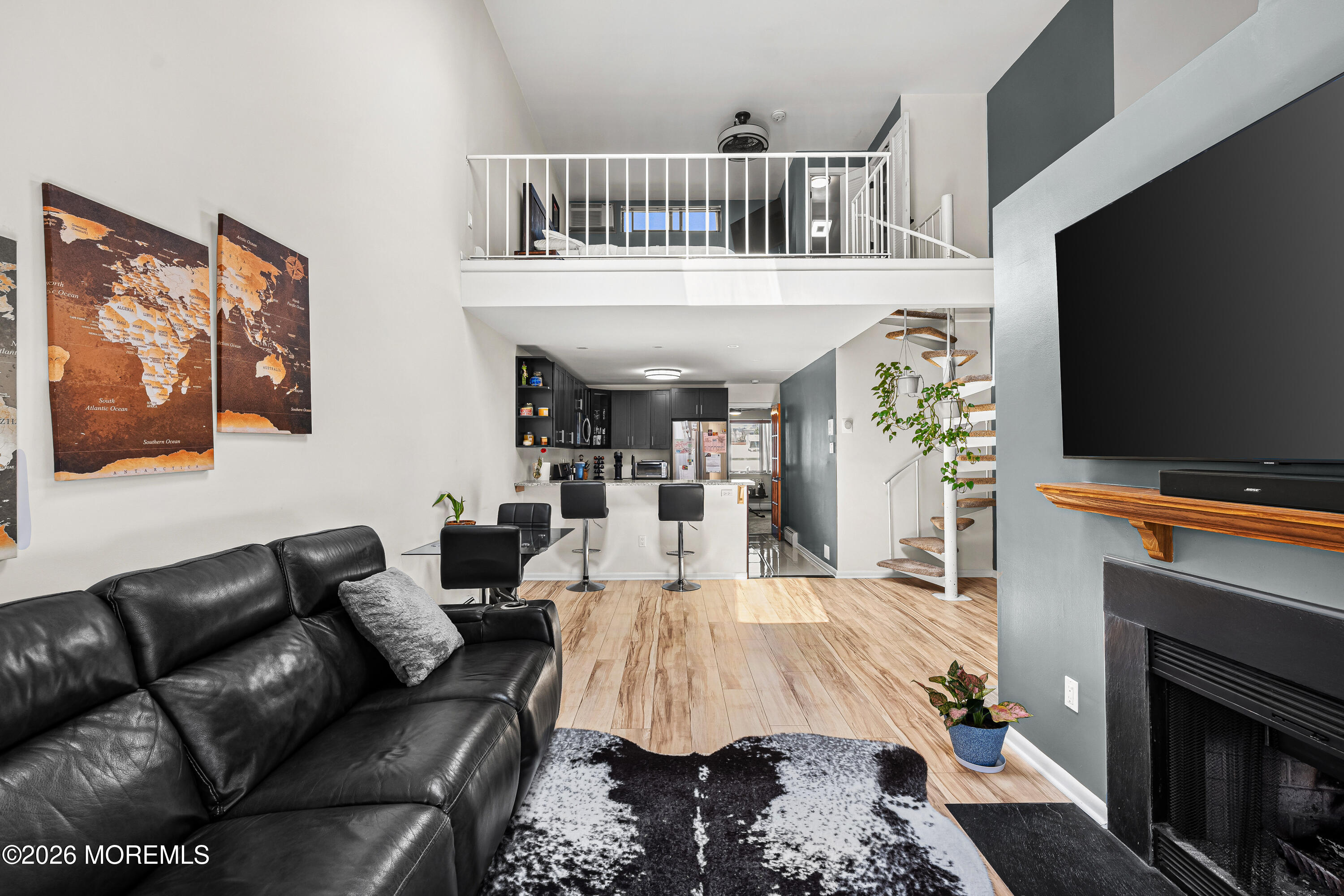 806 West Ridge Mews, Unit 806 Wood-Ridge, NJ 07075 - Photo 6 of 29 806 W Ridge Mews Woodridge - Interior-22