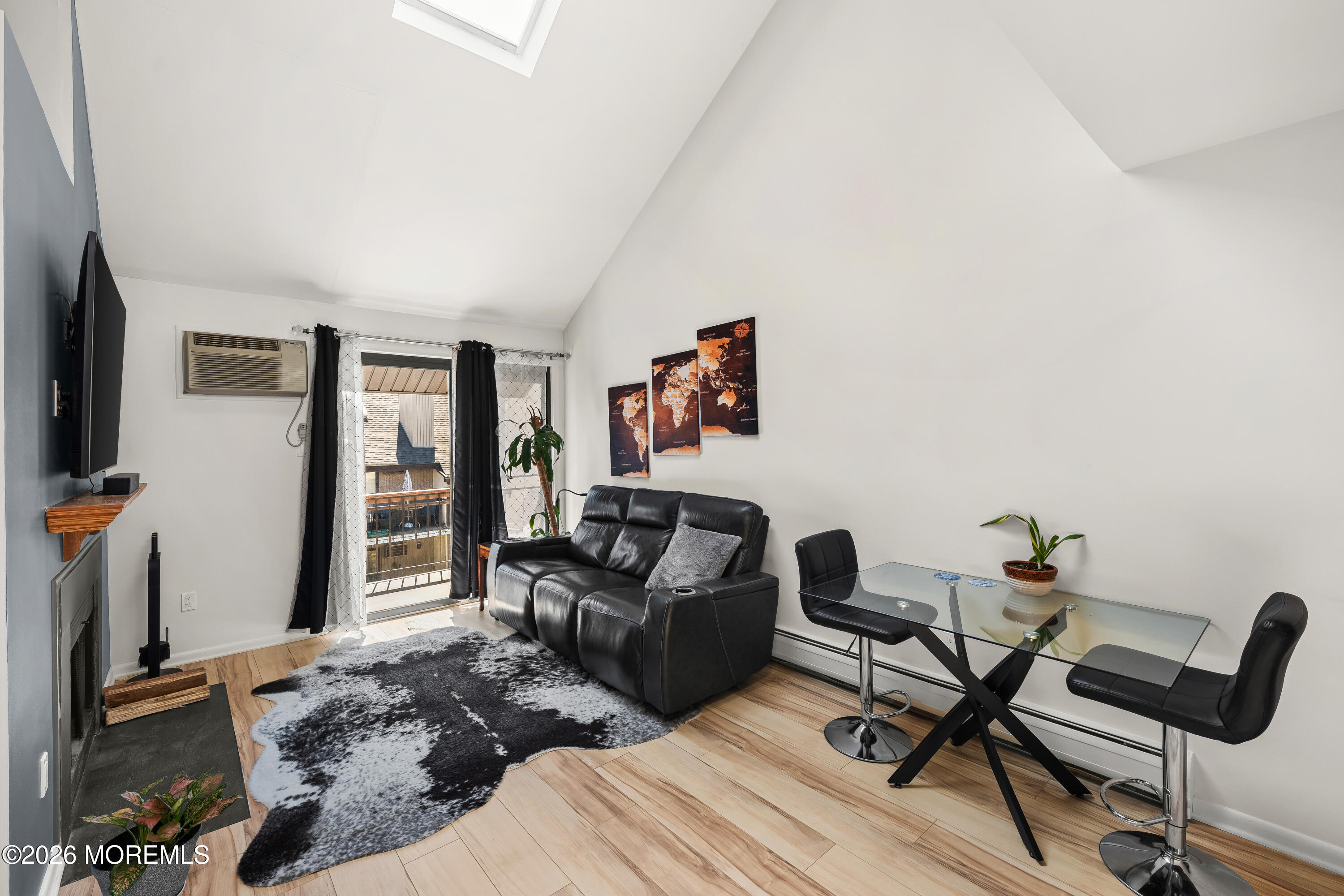 806 West Ridge Mews, Unit 806 Wood-Ridge, NJ 07075 - Photo 7 of 29 806 W Ridge Mews Woodridge - Interior-24