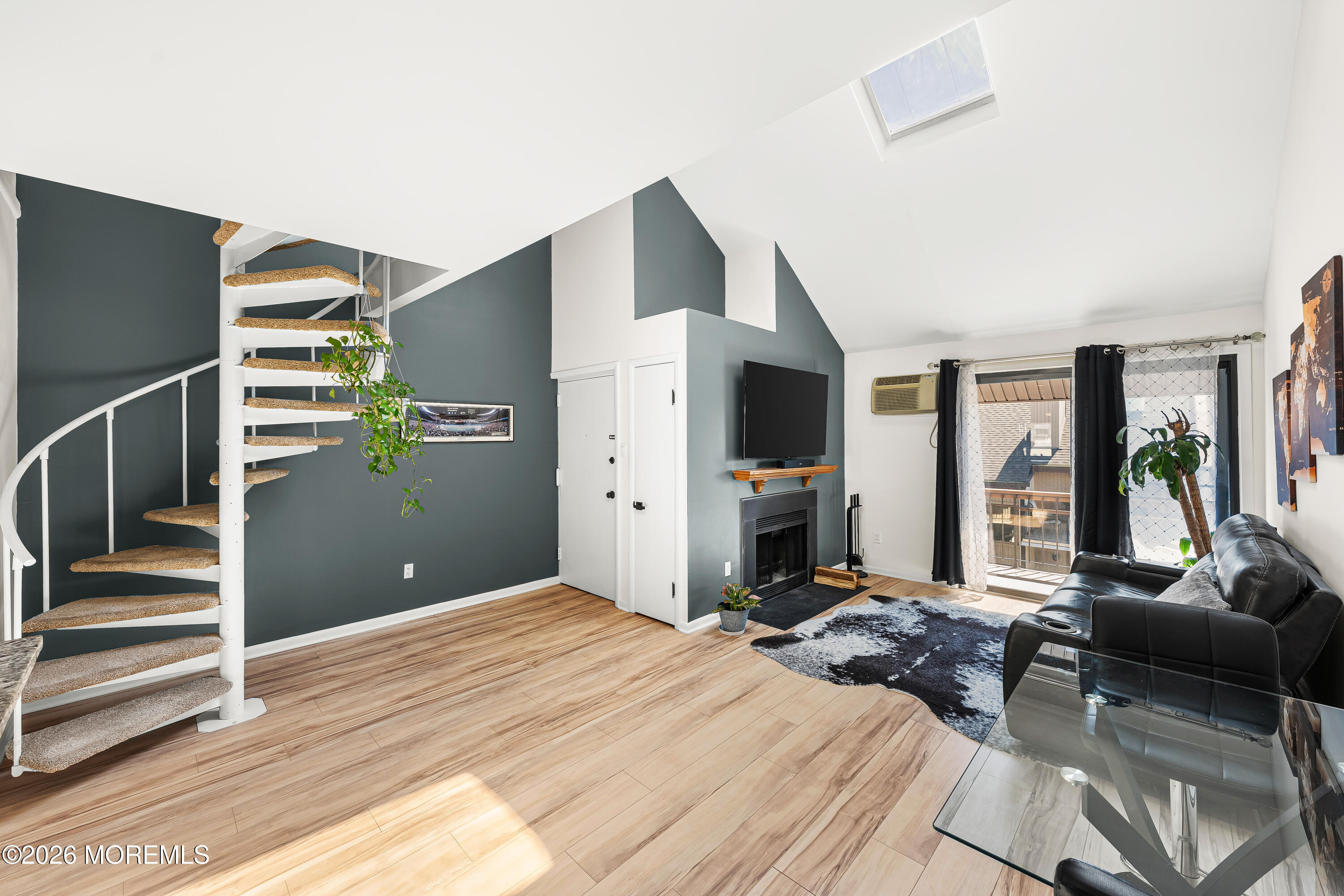 806 West Ridge Mews, Unit 806 Wood-Ridge, NJ 07075 - Photo 8 of 29 806 W Ridge Mews Woodridge - Interior-17