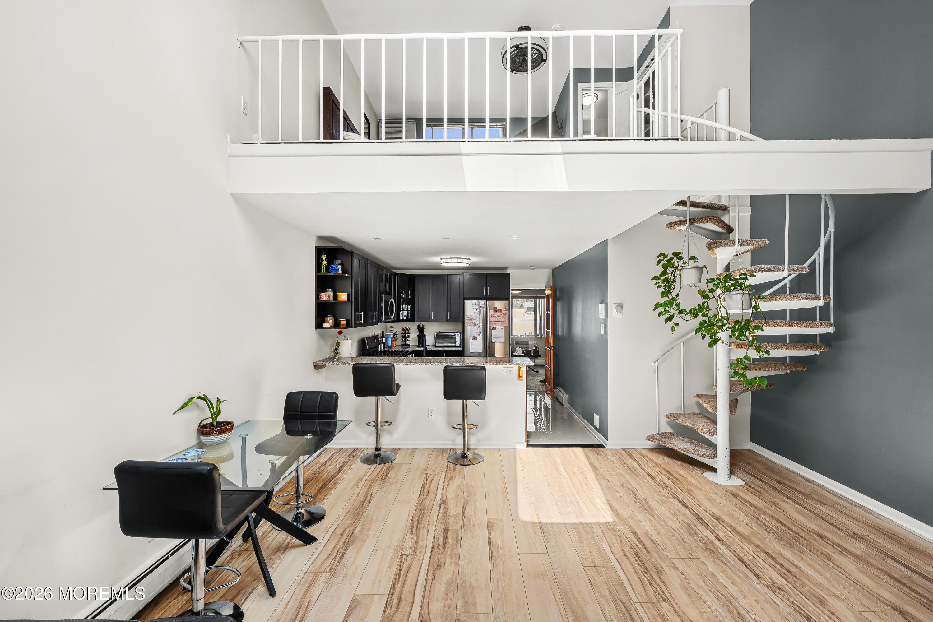 806 West Ridge Mews, Unit 806 Wood-Ridge, NJ 07075 - Photo 9 of 29 806 W Ridge Mews Woodridge - Interior-23