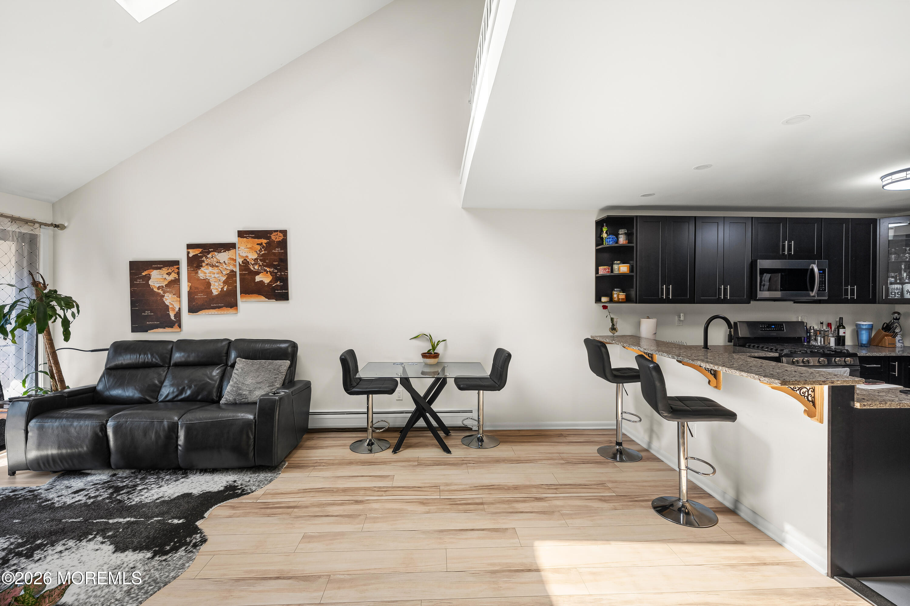 806 West Ridge Mews, Unit 806 Wood-Ridge, NJ 07075 - Photo 10 of 29 806 W Ridge Mews Woodridge - Interior-15