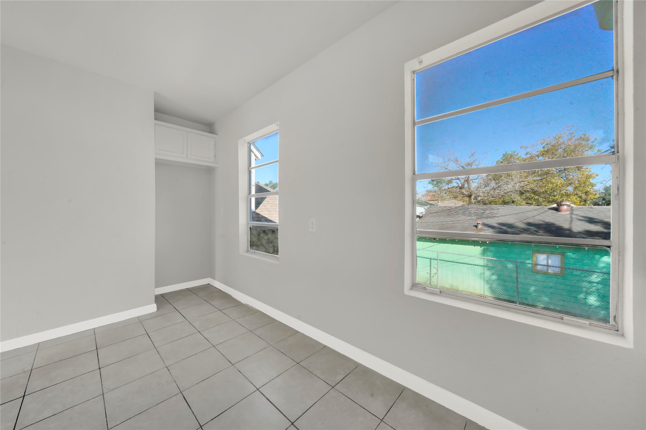 106 Hanover Street Houston, TX 77012 - Photo 44 of 49 a view of an empty room with a window