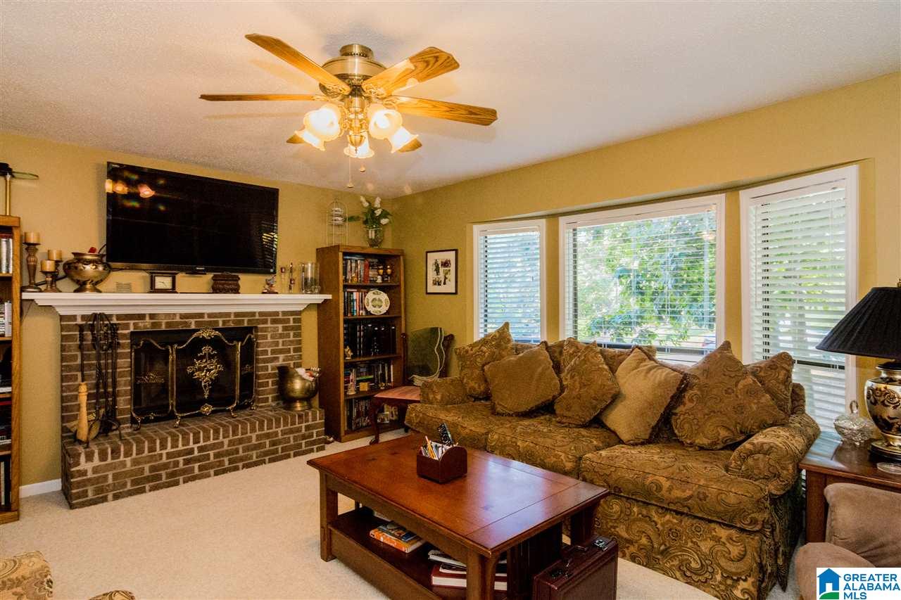 100 Spinnaker Lane Alabaster, AL 35007 - Photo 3 of 33