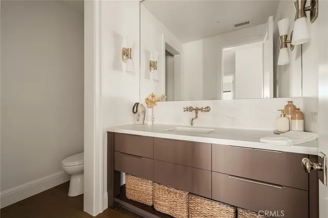 $12,995,000 | 702 St James Place, Newport Beach, CA 92663